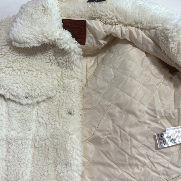 Levi's Baby Bubble Sherpa Trucker Jacket
In coconut milk white NWTs - Picture 15 of 15